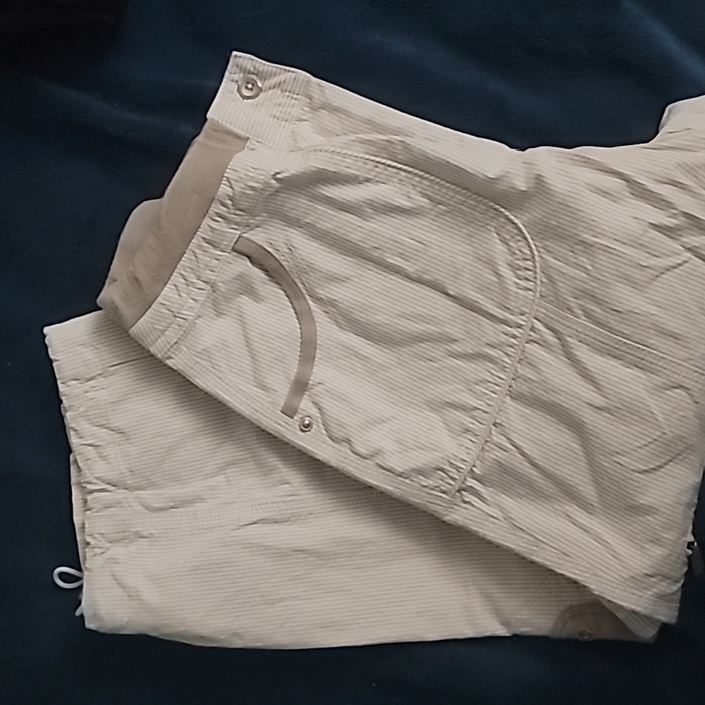 Capri cargos